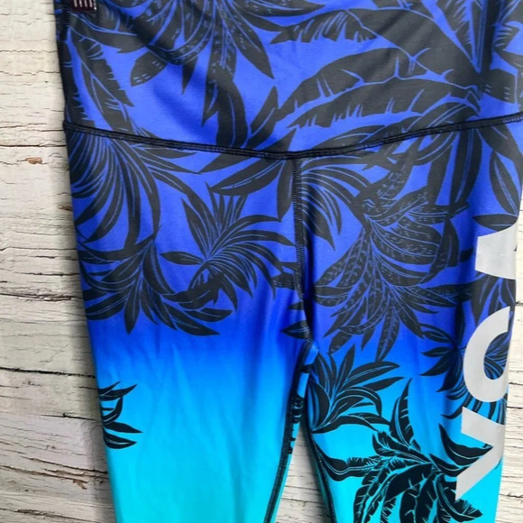 Victoria’s Secret sport blue palm tree VSX athletic leggings  size small - Picture 6 of 9